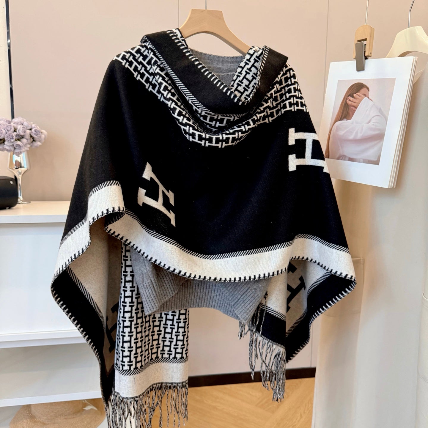 Fashionable H-Shaped Scarf