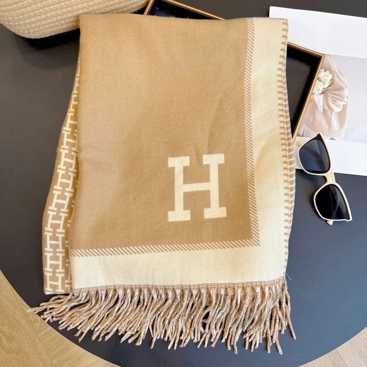 Fashionable H-Shaped Scarf