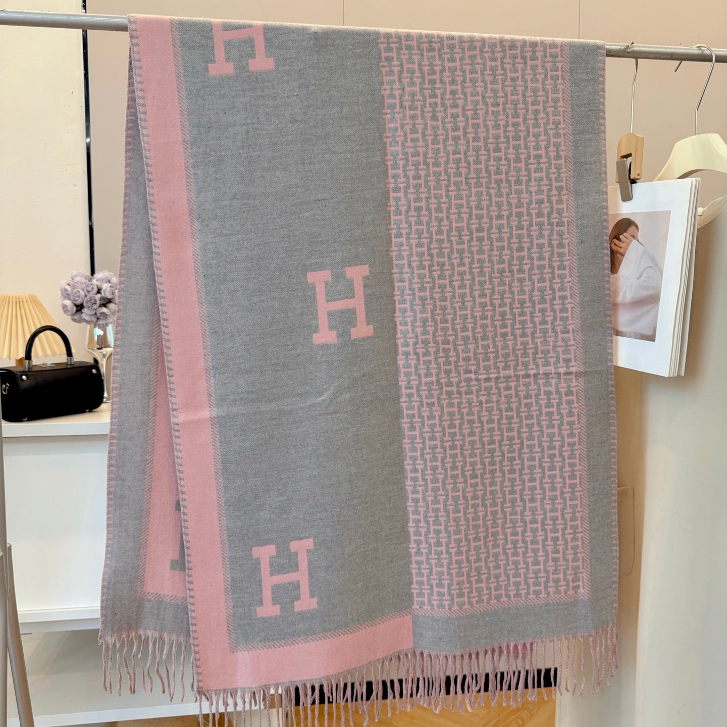 Fashionable H-Shaped Scarf