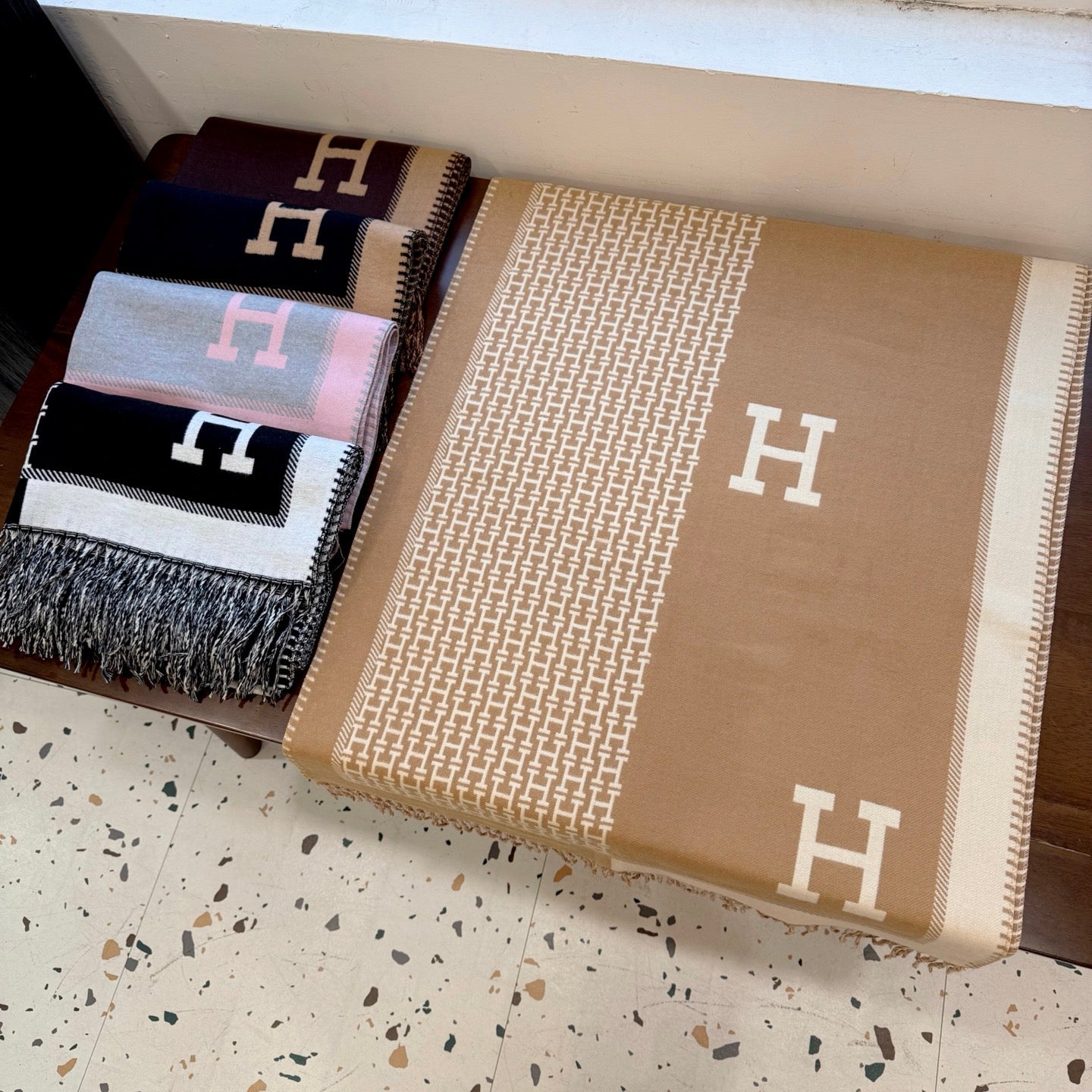 Fashionable H-Shaped Scarf