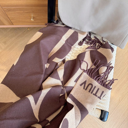 Fashionable Four-Leaf Clover Letter Scarf