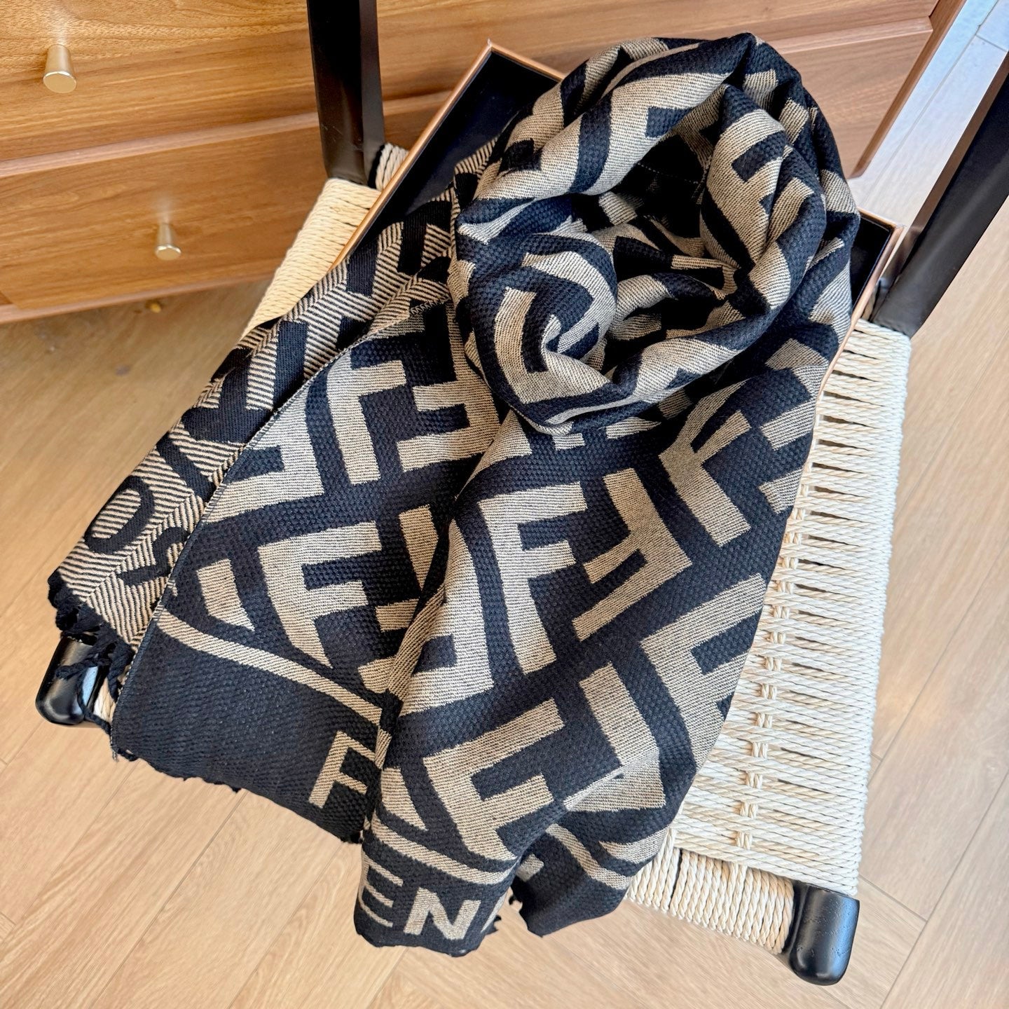 Fashionable FF Letter Scarf