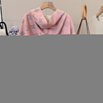 Fashionable Four-Leaf Clover Letter Scarf