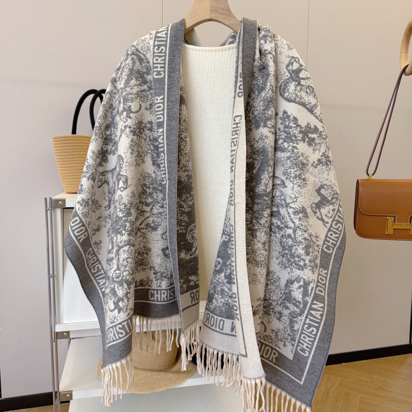 Fashionable CD Letter Scarf