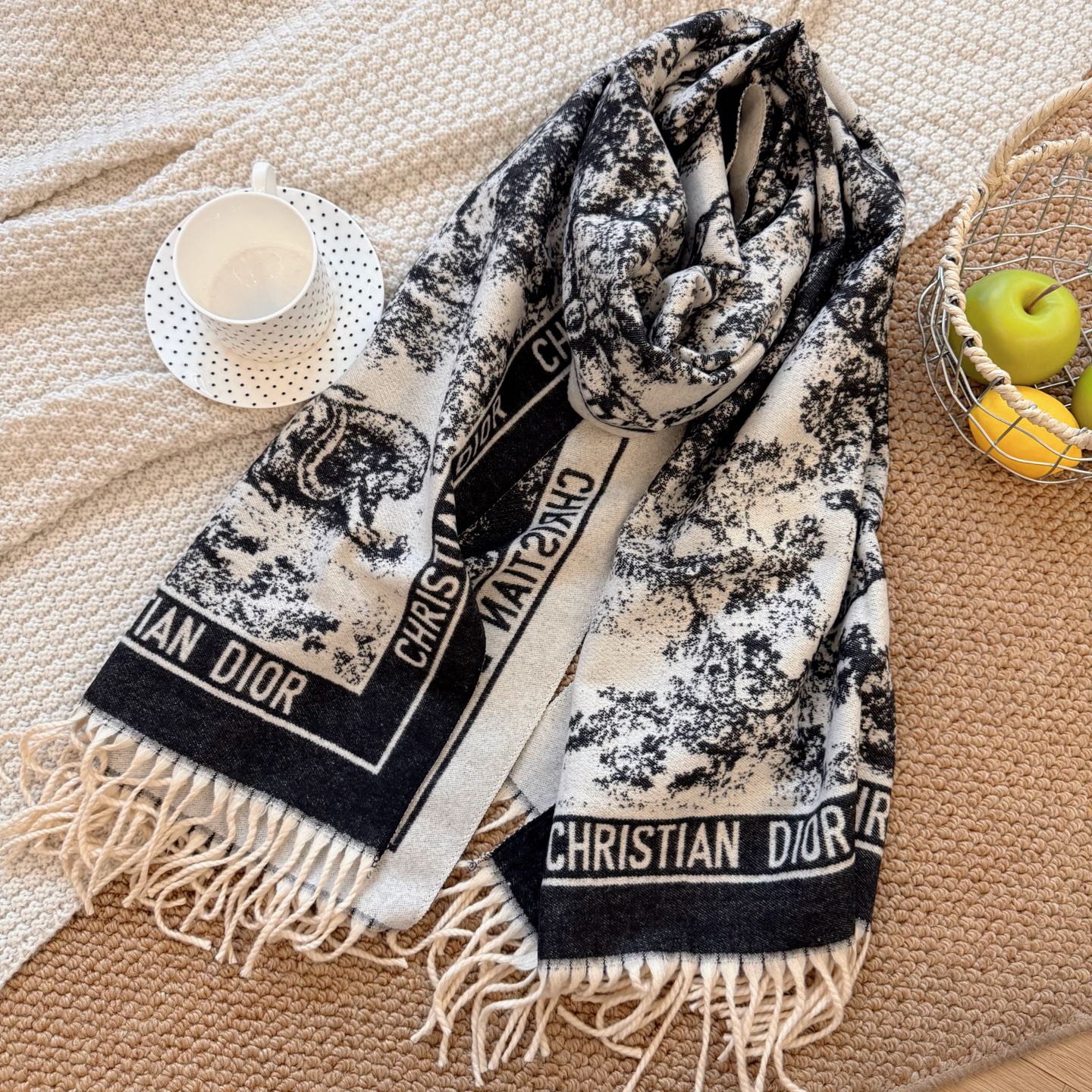 Fashionable CD Letter Scarf