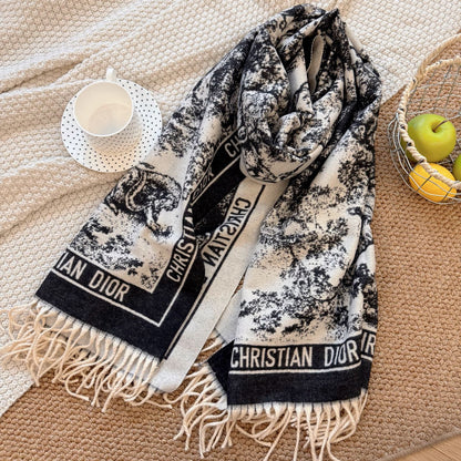 Fashionable CD Letter Scarf