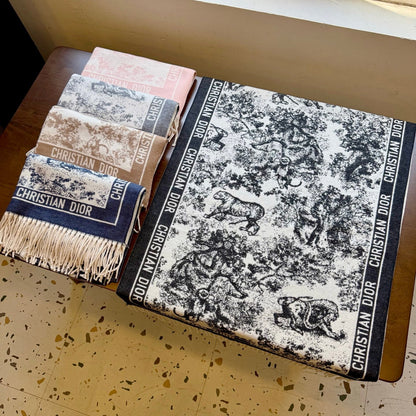 Fashionable CD Letter Scarf