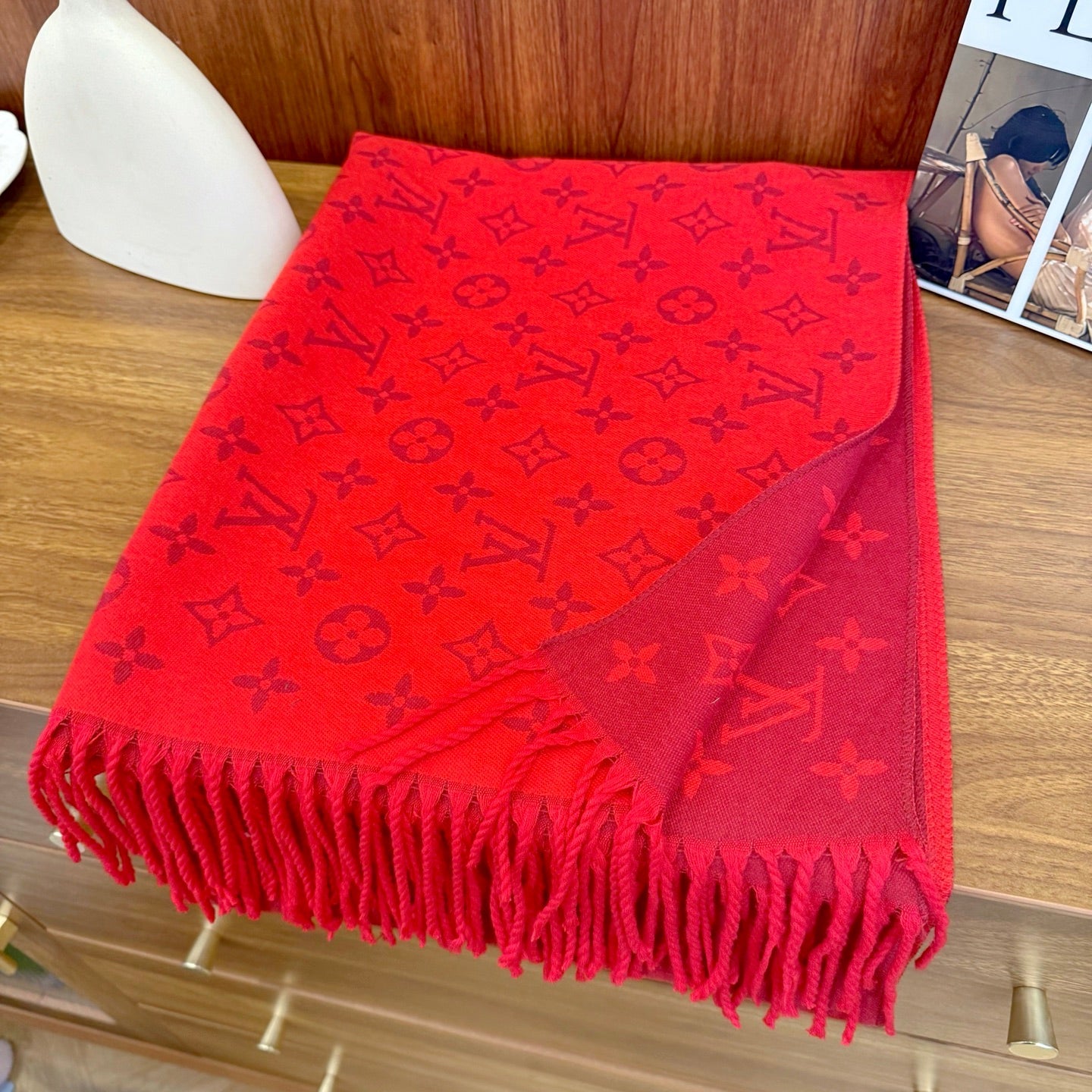 Fashionable Four-Leaf Clover Letter Scarf