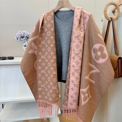 Fashionable Four-Leaf Clover Letter Scarf