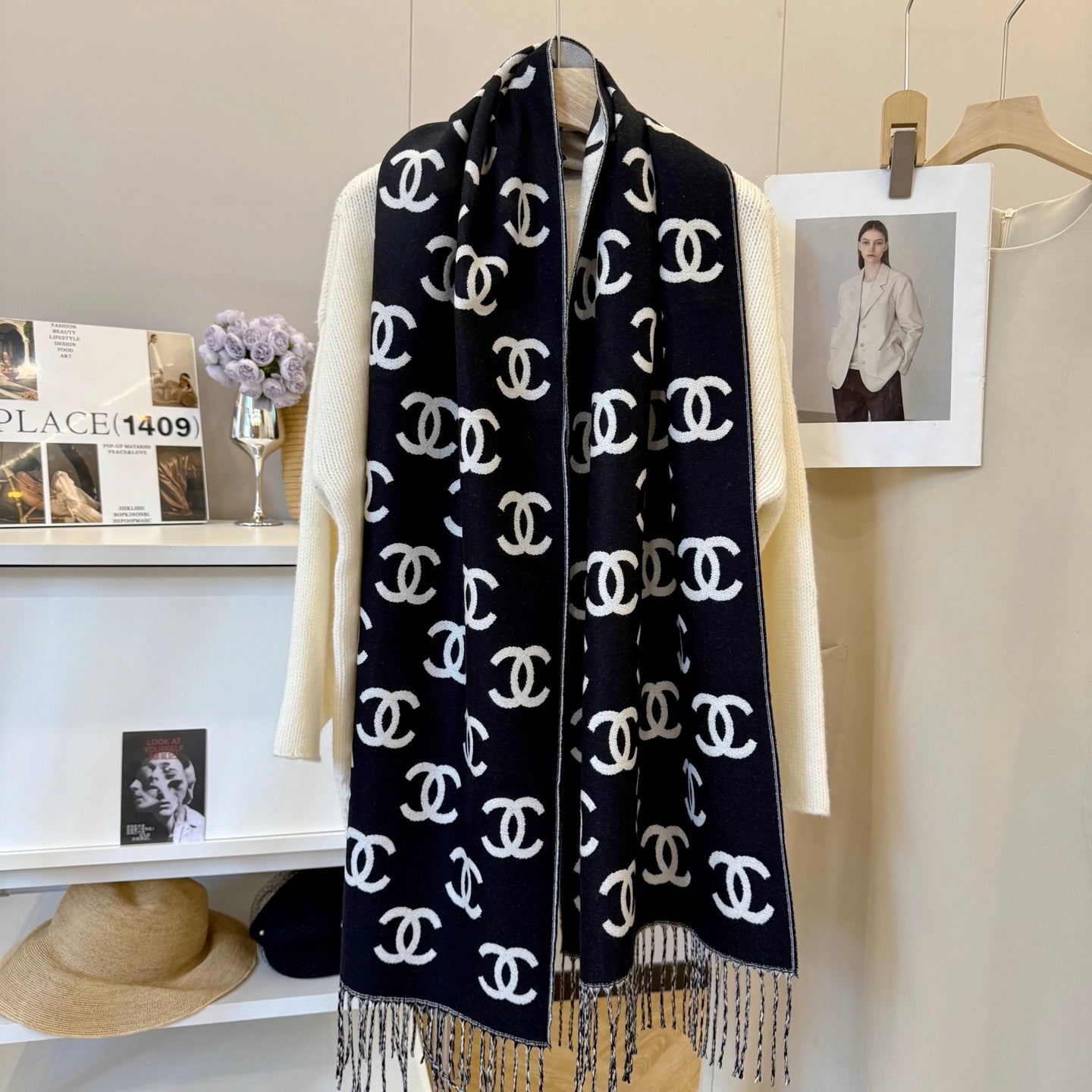 Fashionable CC Letter Scarf