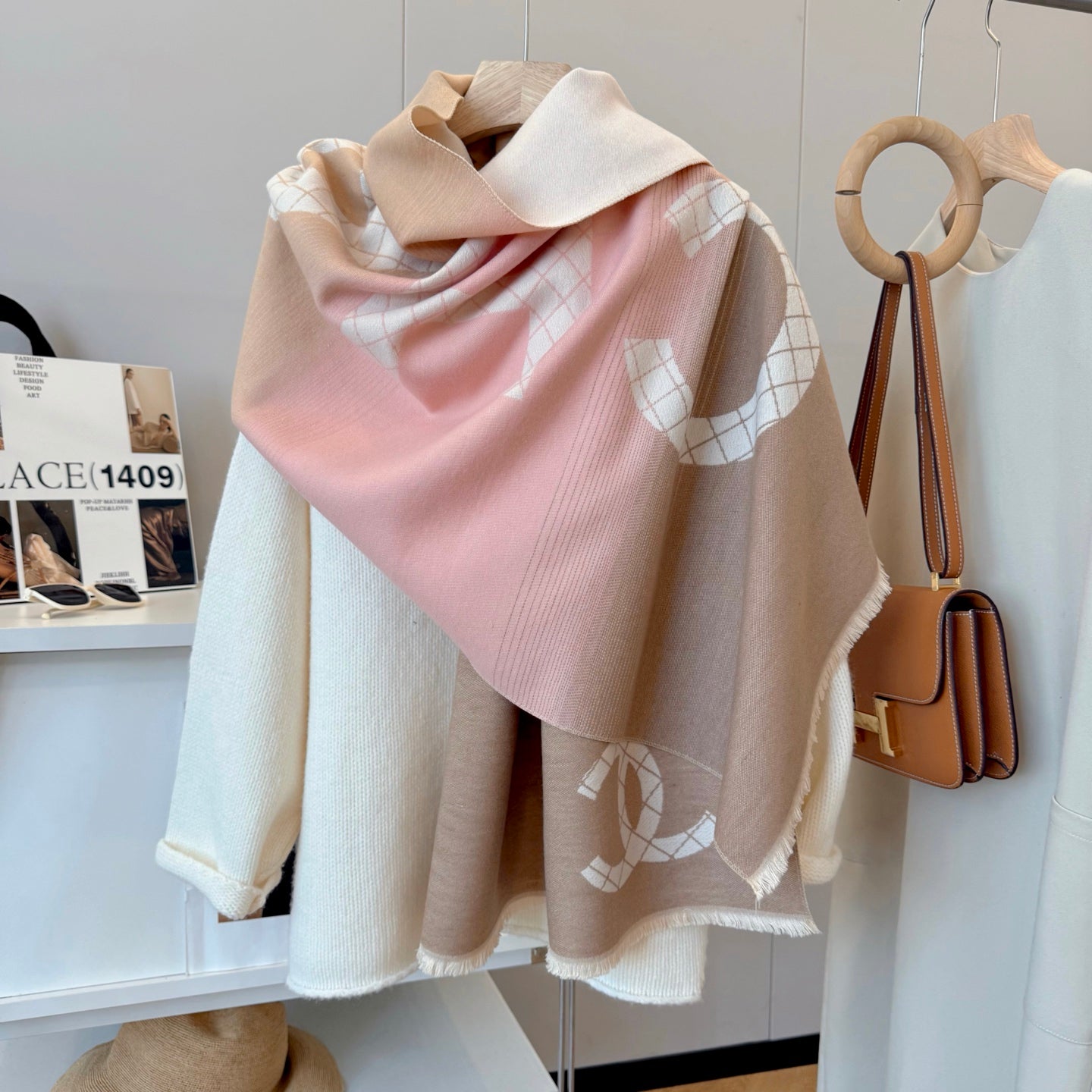 Fashionable CC Letter Scarf