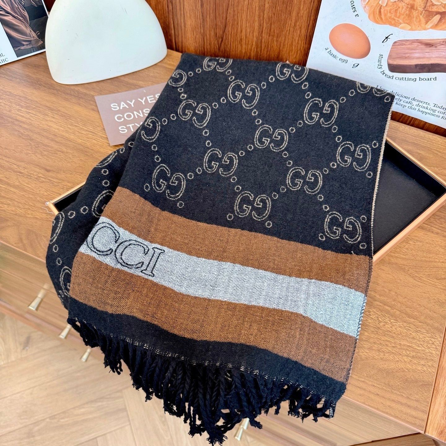 Fashionable GG Lettering Scarf