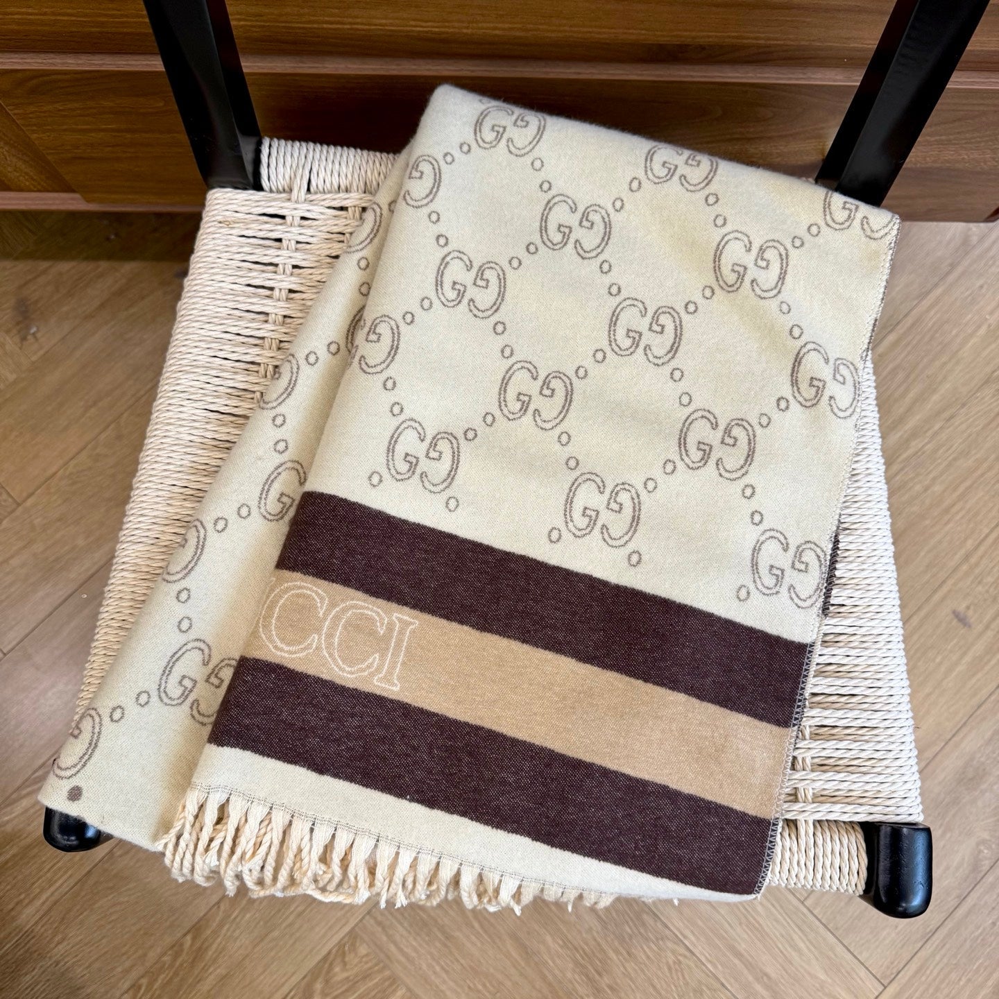 Fashionable GG Lettering Scarf