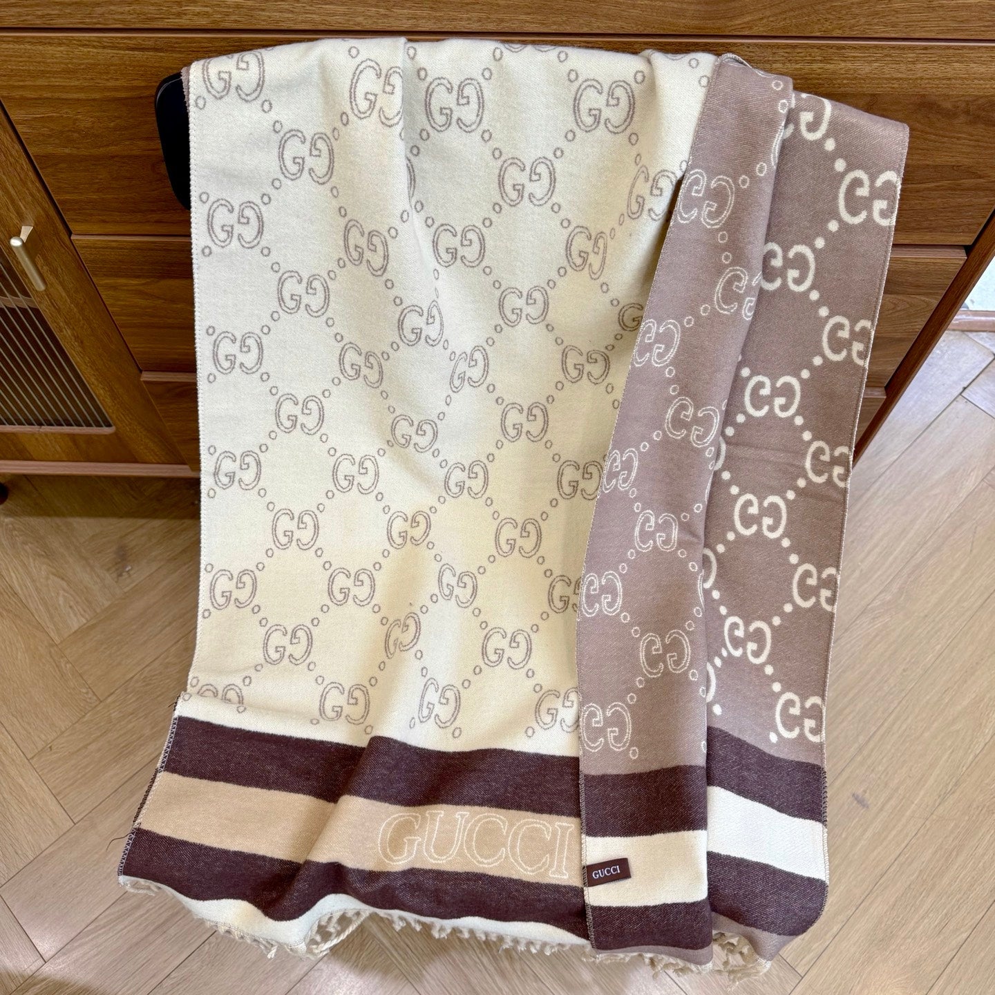 Fashionable GG Lettering Scarf