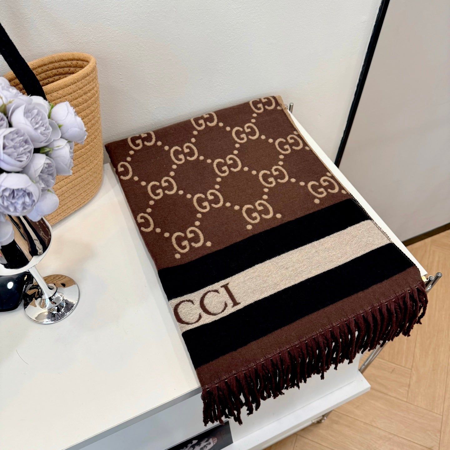 Fashionable GG Lettering Scarf