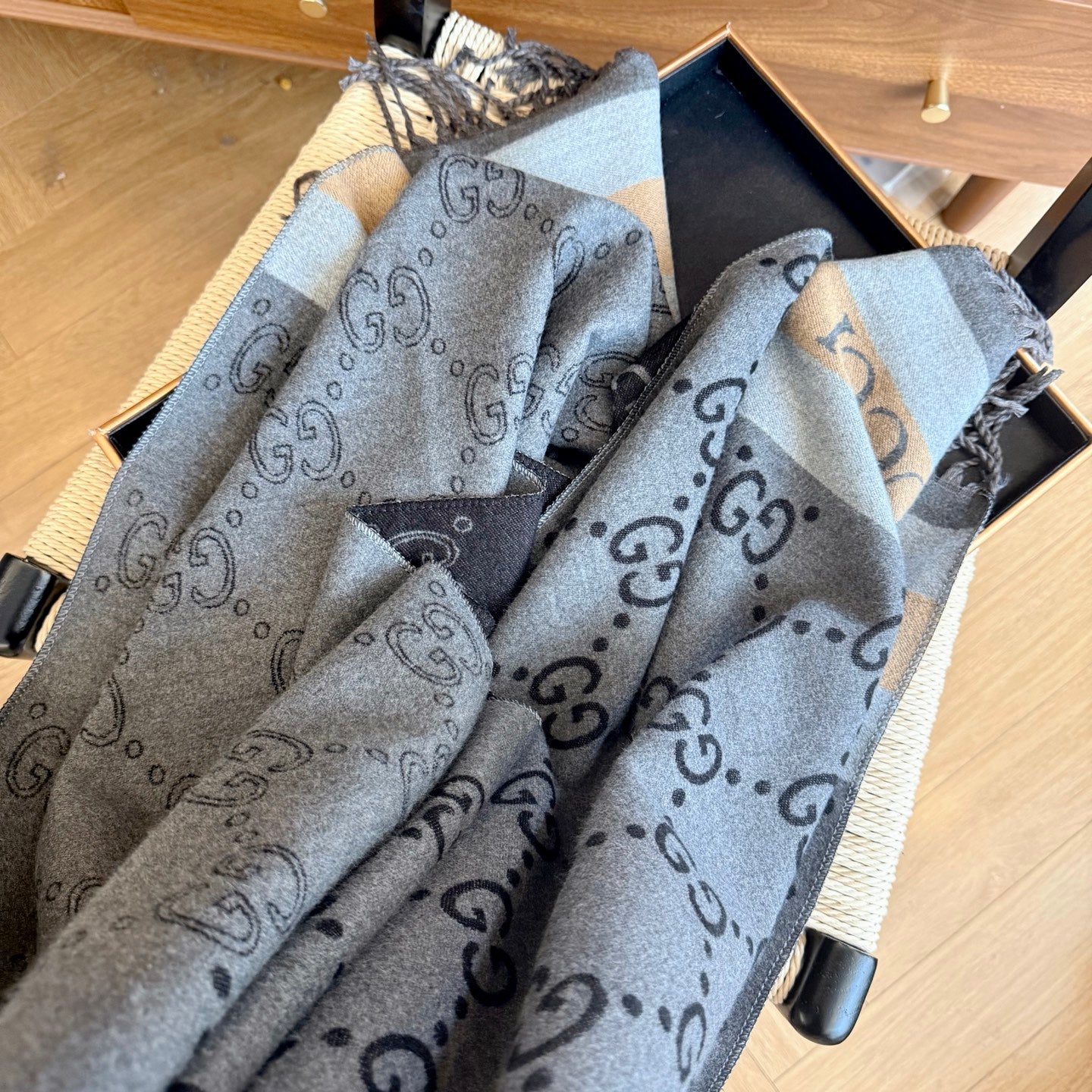 Fashionable GG Lettering Scarf