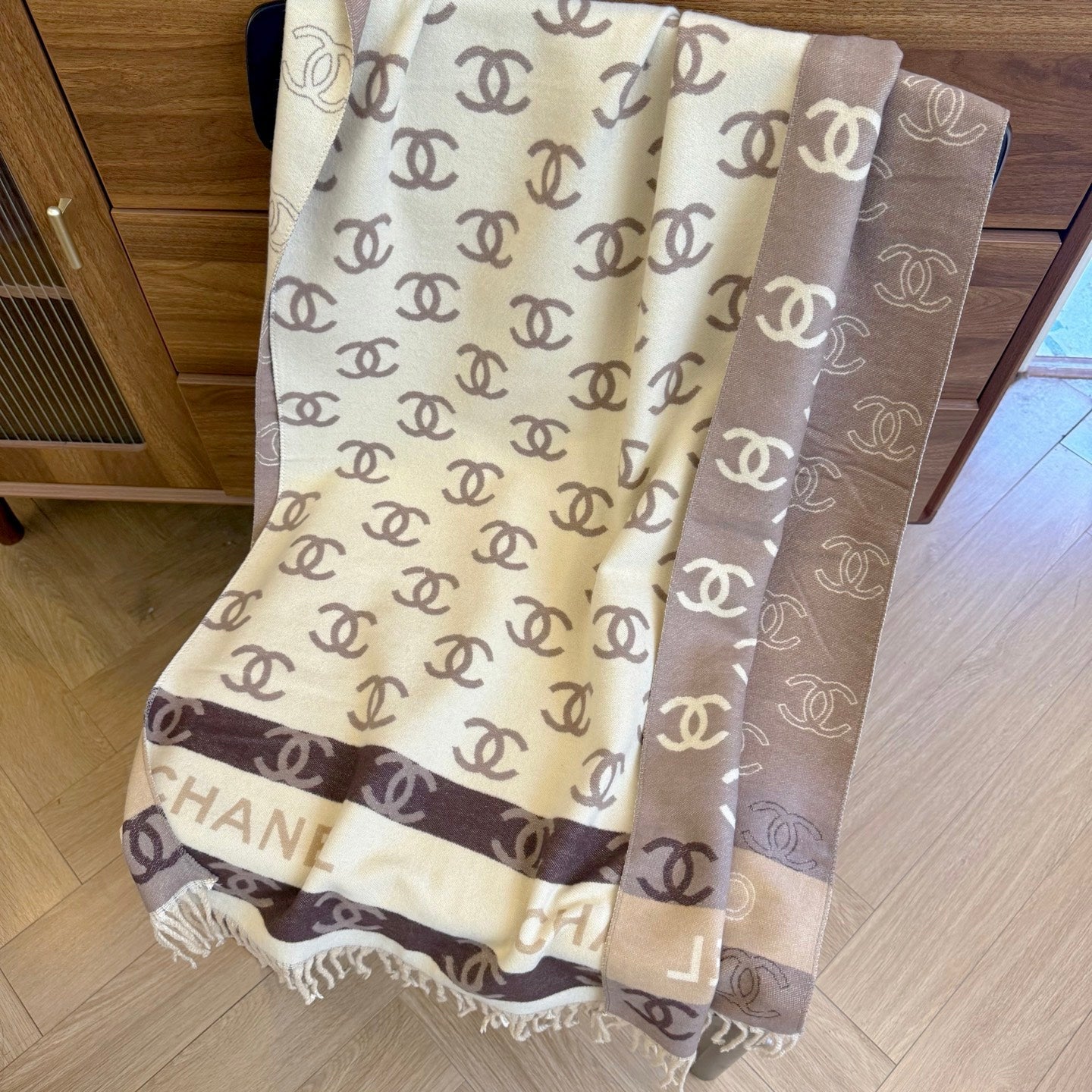 Fashionable CC Letter Scarf