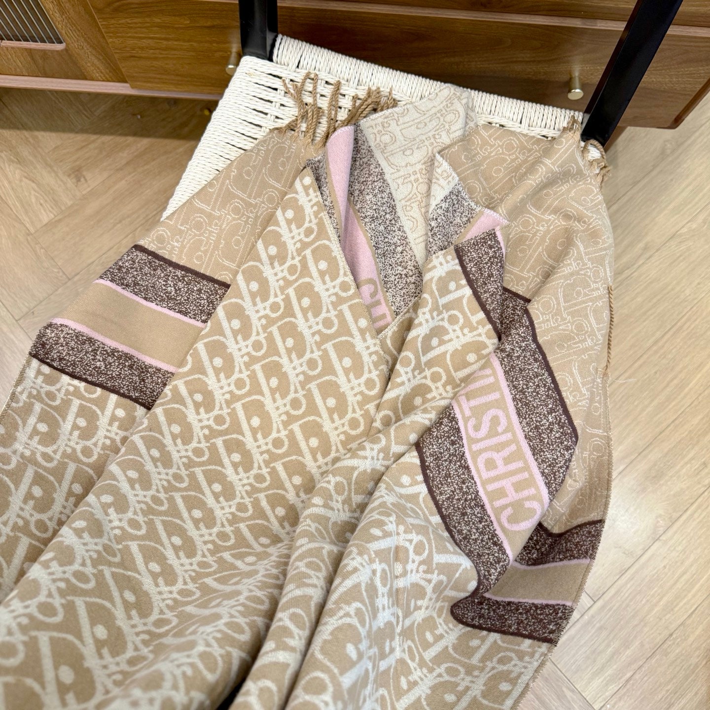 Fashionable CD Letter Scarf