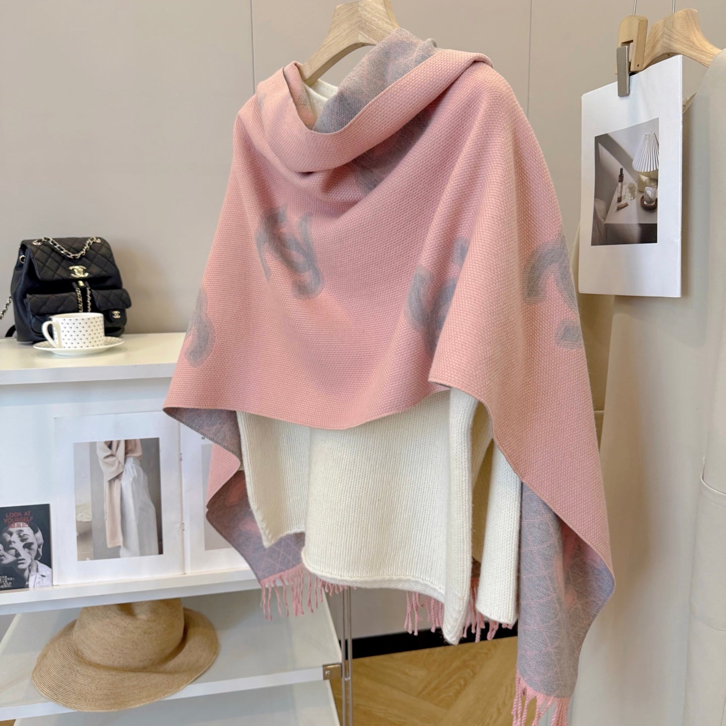 Fashionable CC Letter Scarf