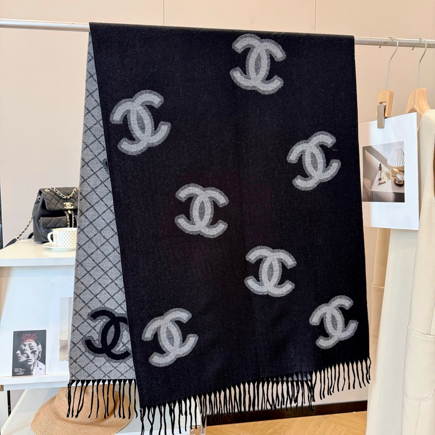 Fashionable CC Letter Scarf