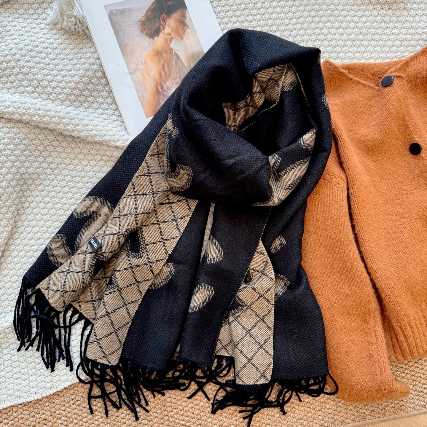 Fashionable CC Letter Scarf