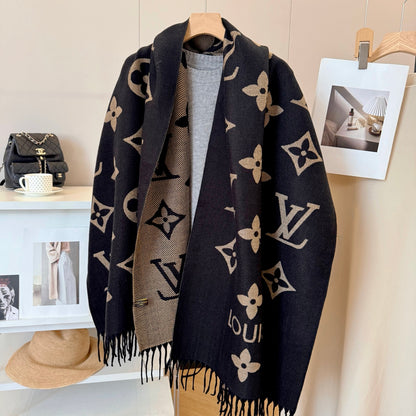 Fashionable Four-Leaf Clover Letter Scarf