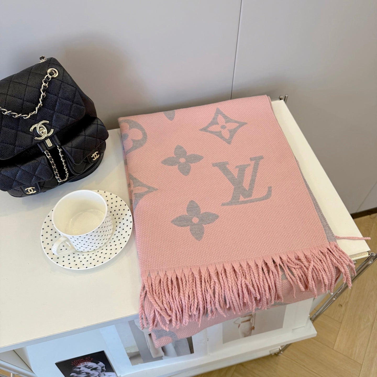 Fashionable Four-Leaf Clover Letter Scarf