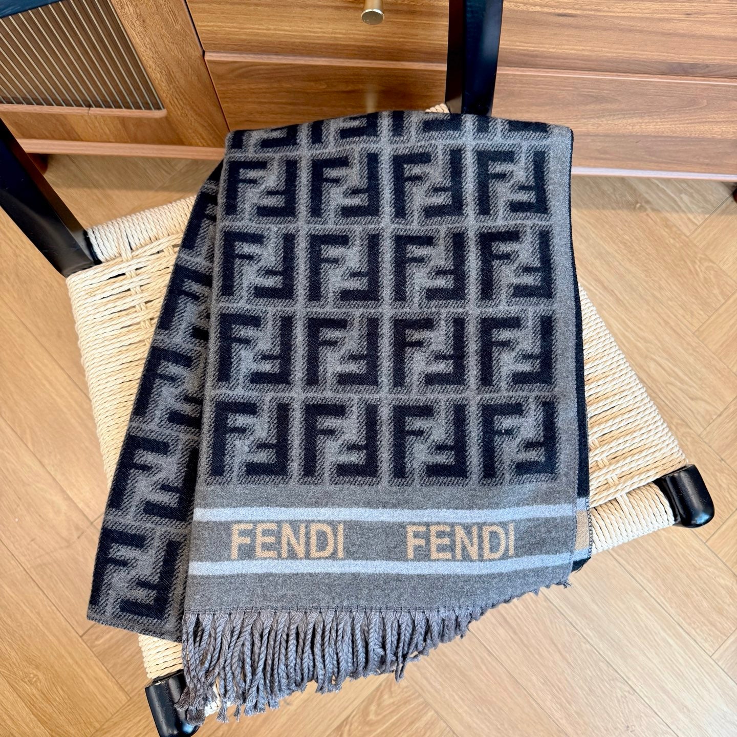 Fashionable FF Letter Scarf