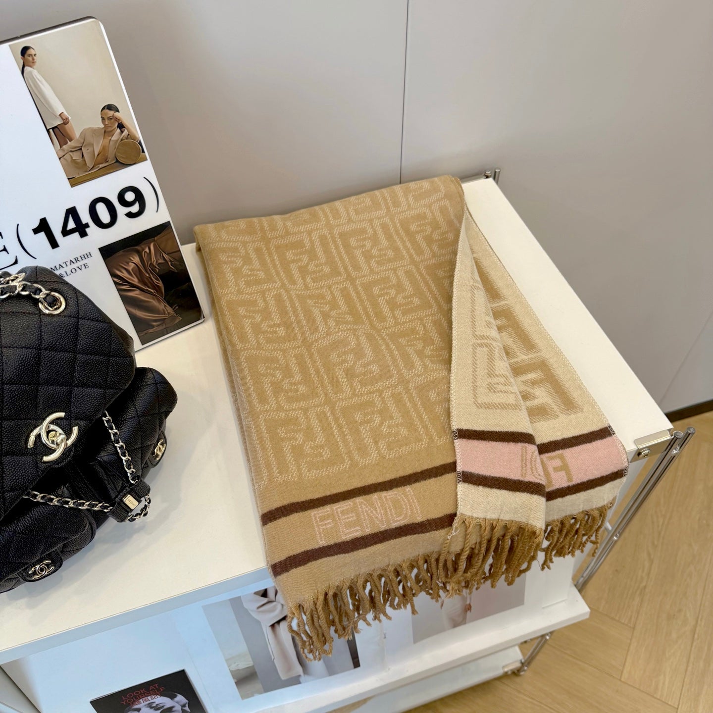 Fashionable FF Letter Scarf