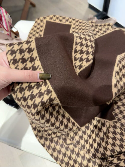 Fashionable CC Letter Scarf