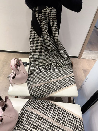 Fashionable CC Letter Scarf