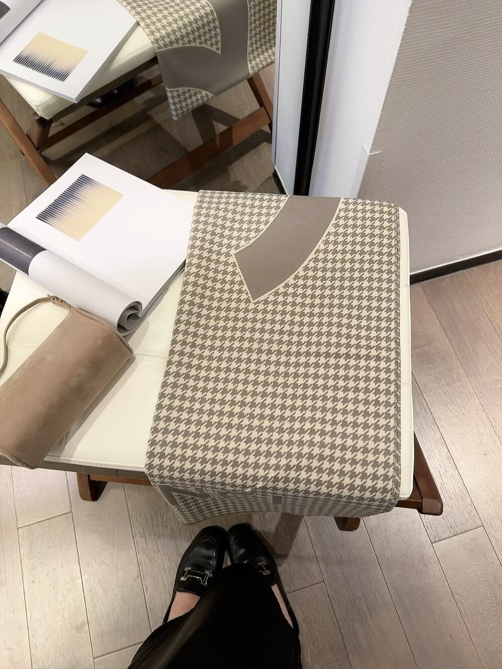 Fashionable CC Letter Scarf