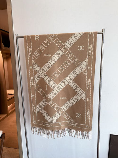 Fashionable CC Letter Scarf