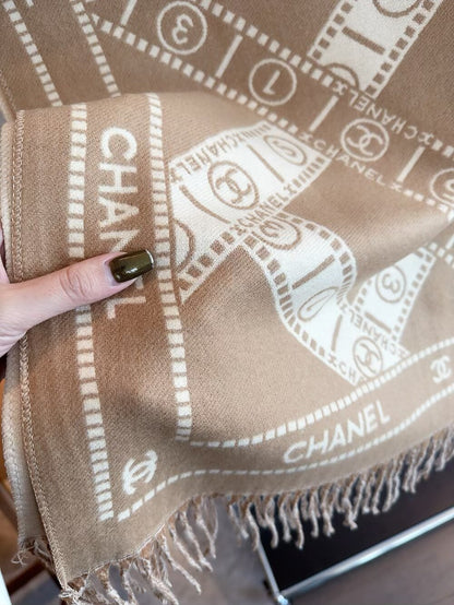 Fashionable CC Letter Scarf