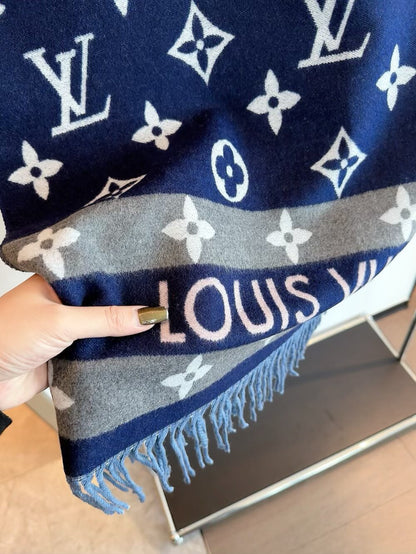 Fashionable Four-Leaf Clover Letter Scarf