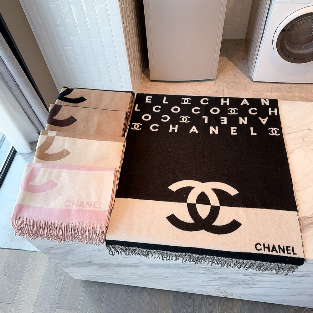 Fashionable CC Letter Scarf