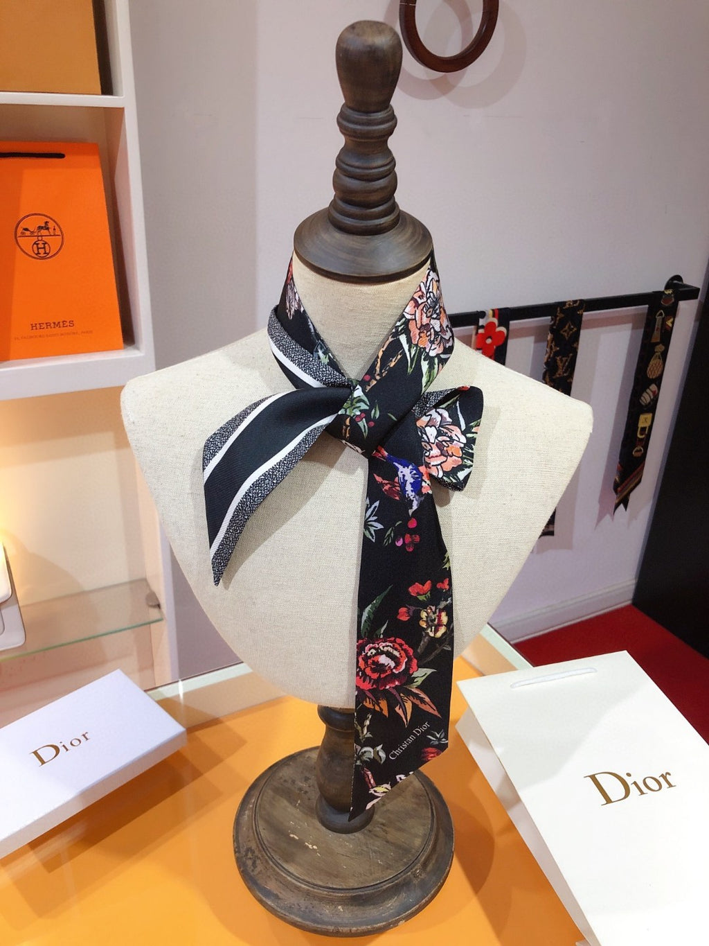 Stylish CD Letter Pattern Silk Scarf