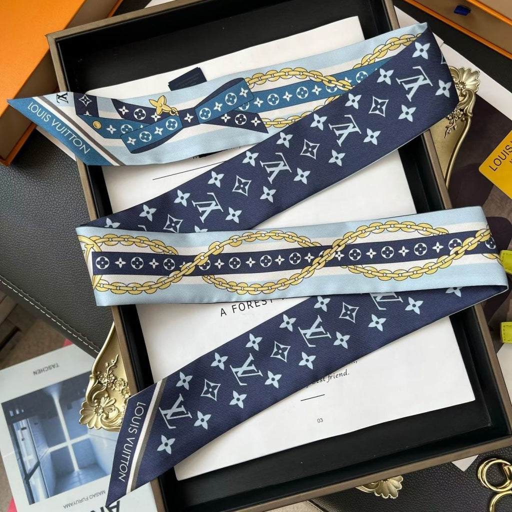 Stylish Four-Leaf Clover &amp; Letter Pattern Silk Scarf