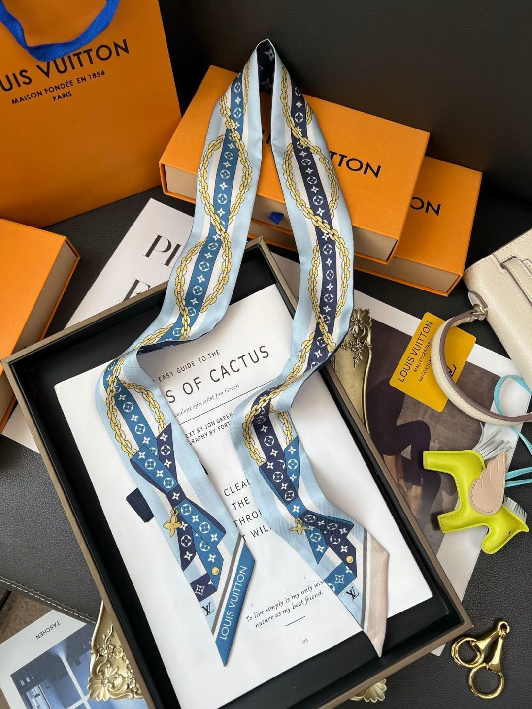 Stylish Four-Leaf Clover &amp; Letter Pattern Silk Scarf