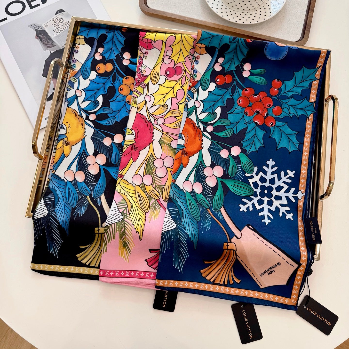 Stylish Four-Leaf Clover &amp; Letter Pattern Silk Scarf