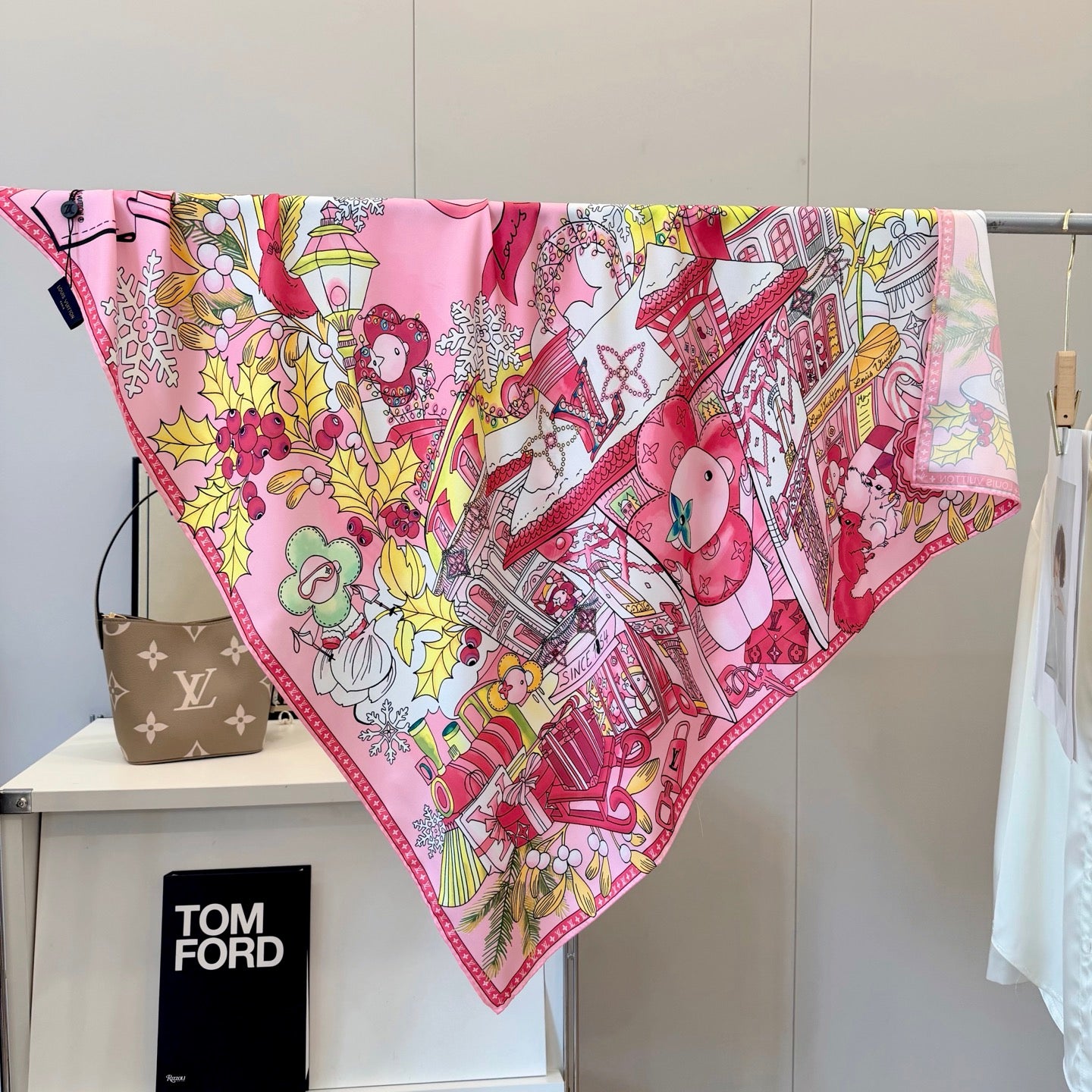 Stylish Four-Leaf Clover &amp; Letter Pattern Silk Scarf
