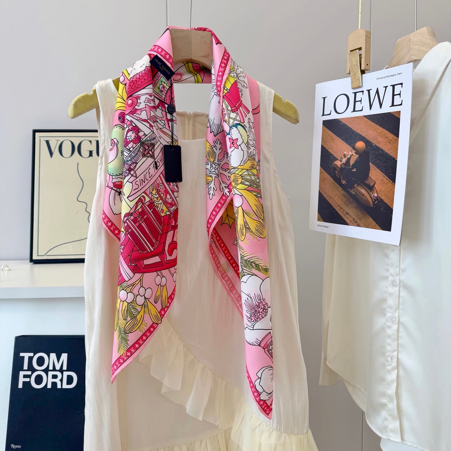 Stylish Four-Leaf Clover &amp; Letter Pattern Silk Scarf
