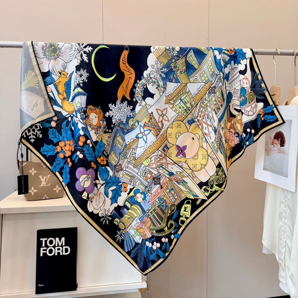 Stylish Four-Leaf Clover &amp; Letter Pattern Silk Scarf