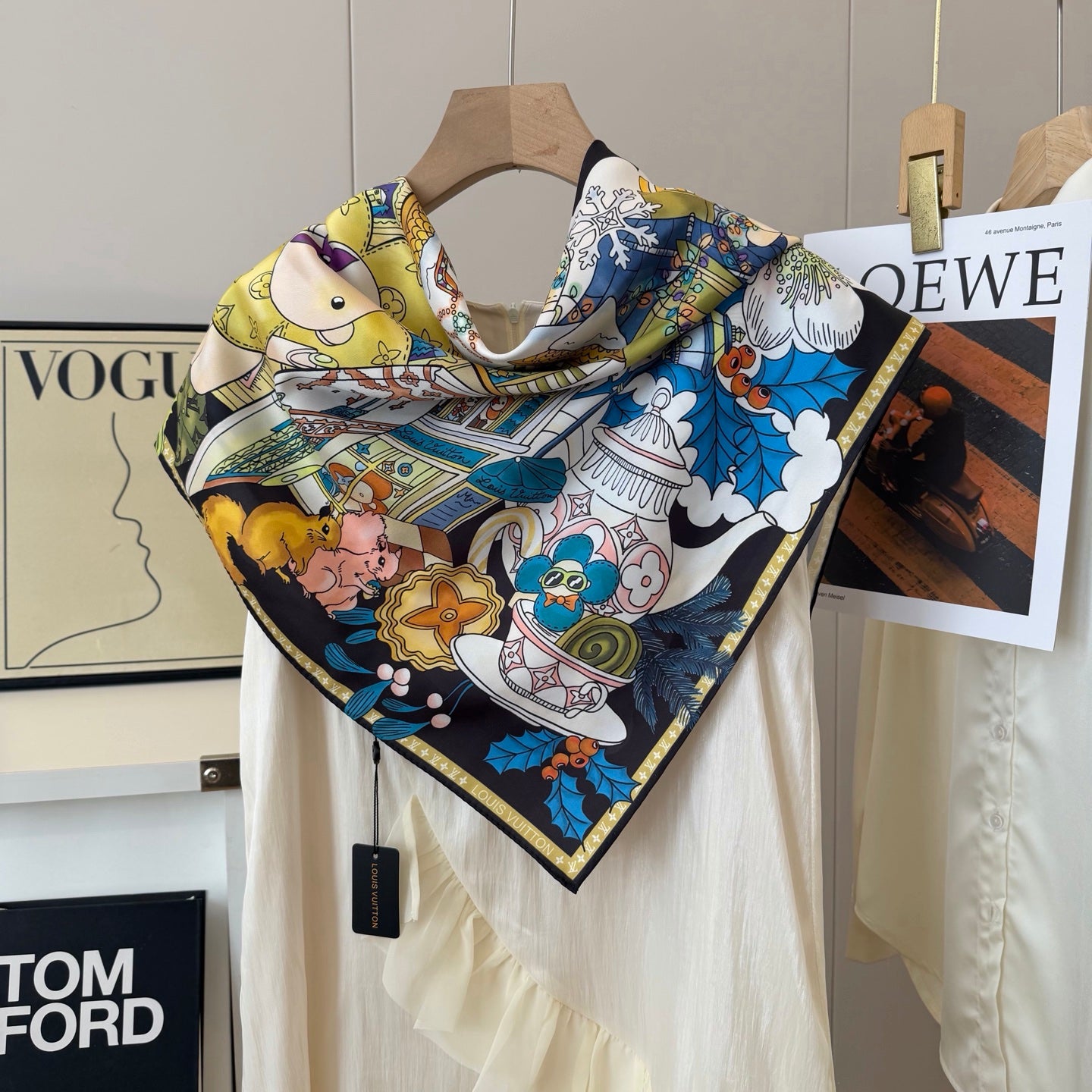 Stylish Four-Leaf Clover &amp; Letter Pattern Silk Scarf