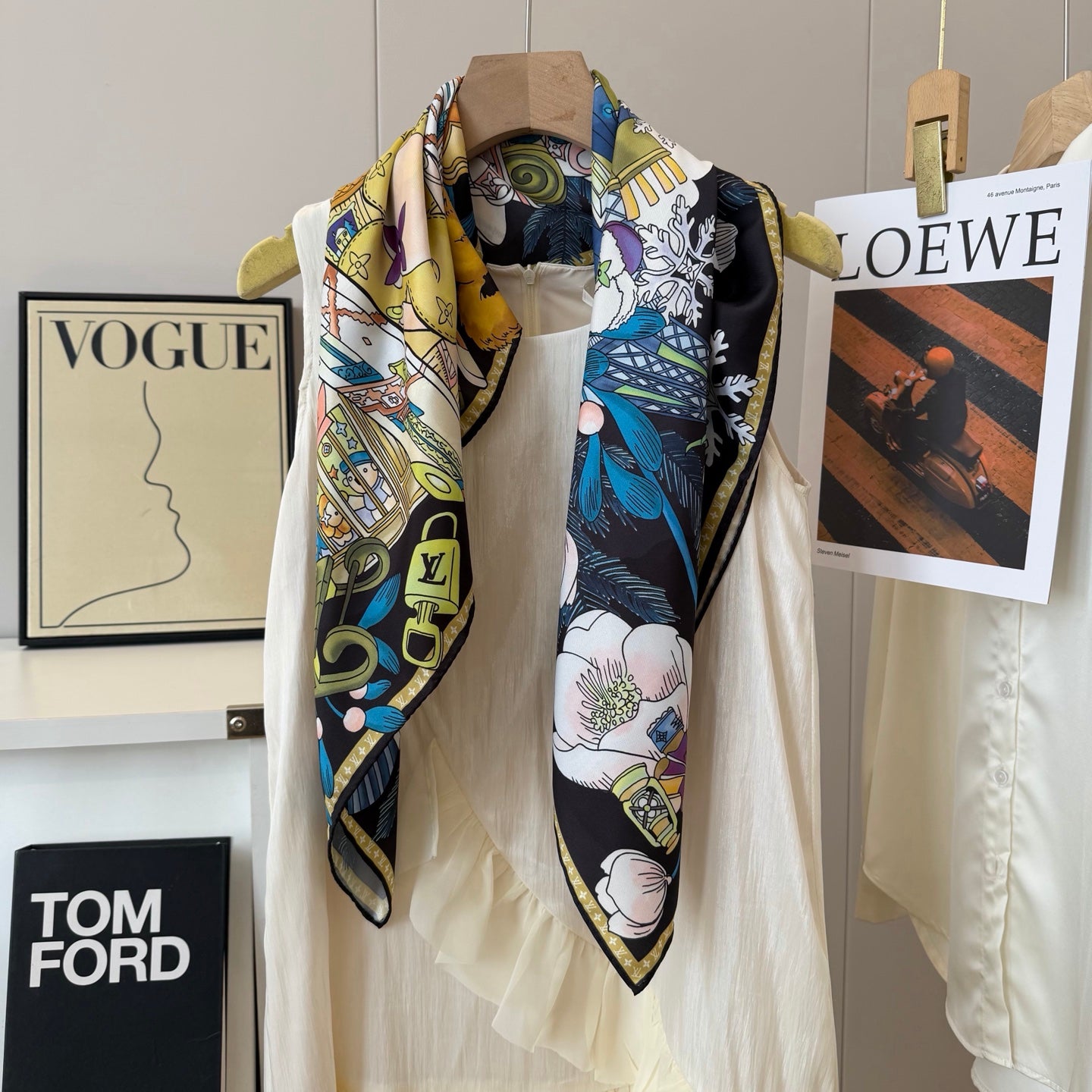 Stylish Four-Leaf Clover &amp; Letter Pattern Silk Scarf