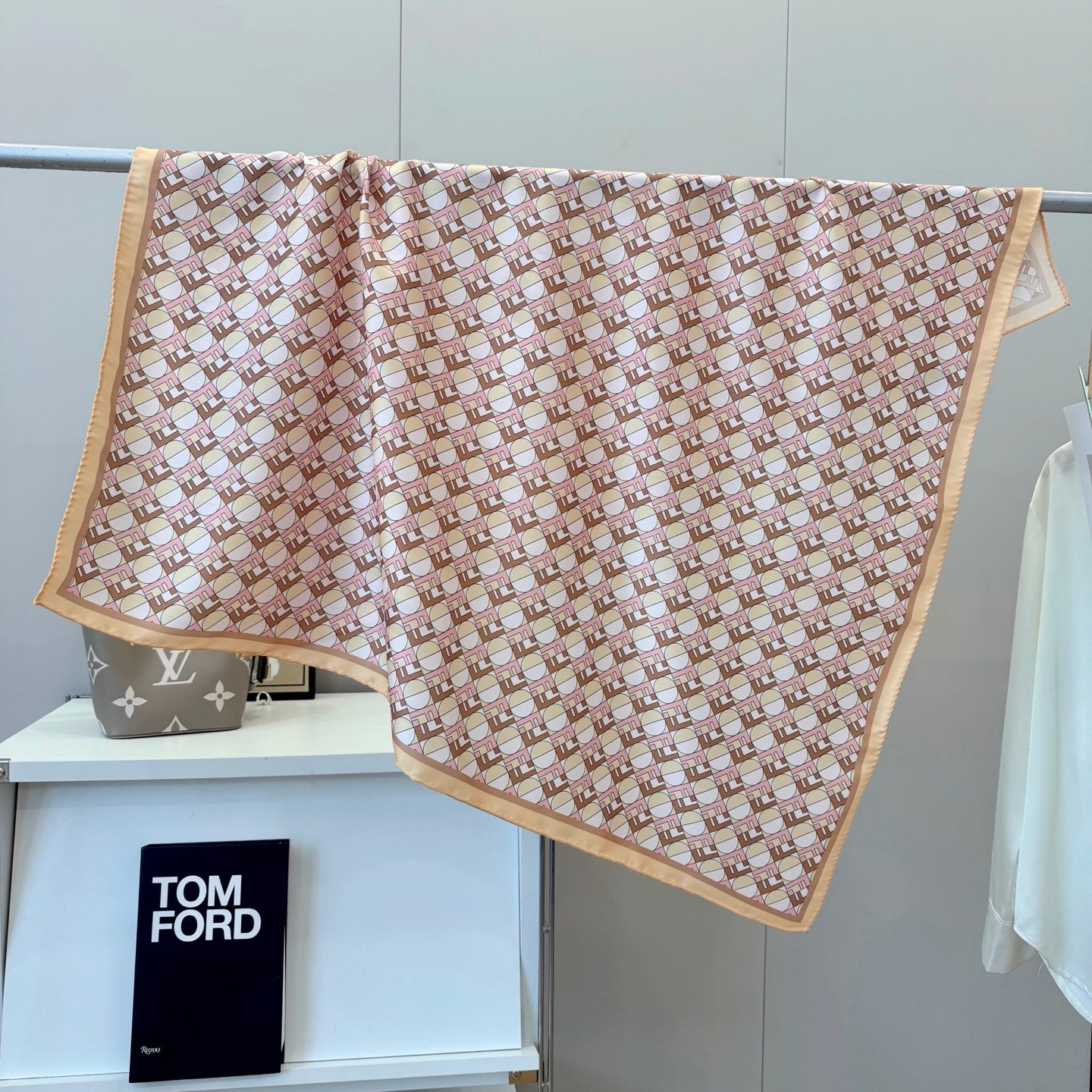 Stylish FF Letter Pattern Silk Scarf
