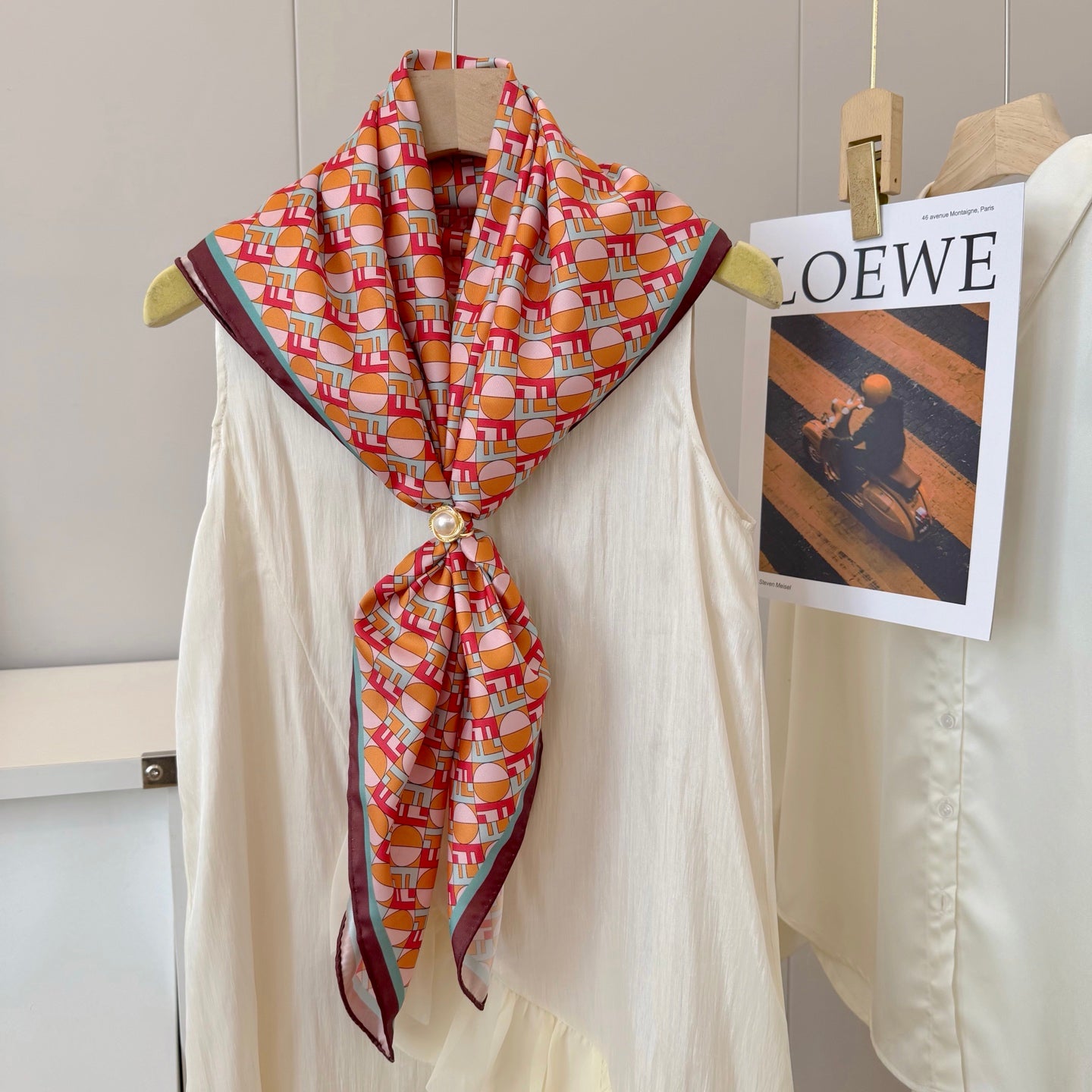 Stylish FF Letter Pattern Silk Scarf