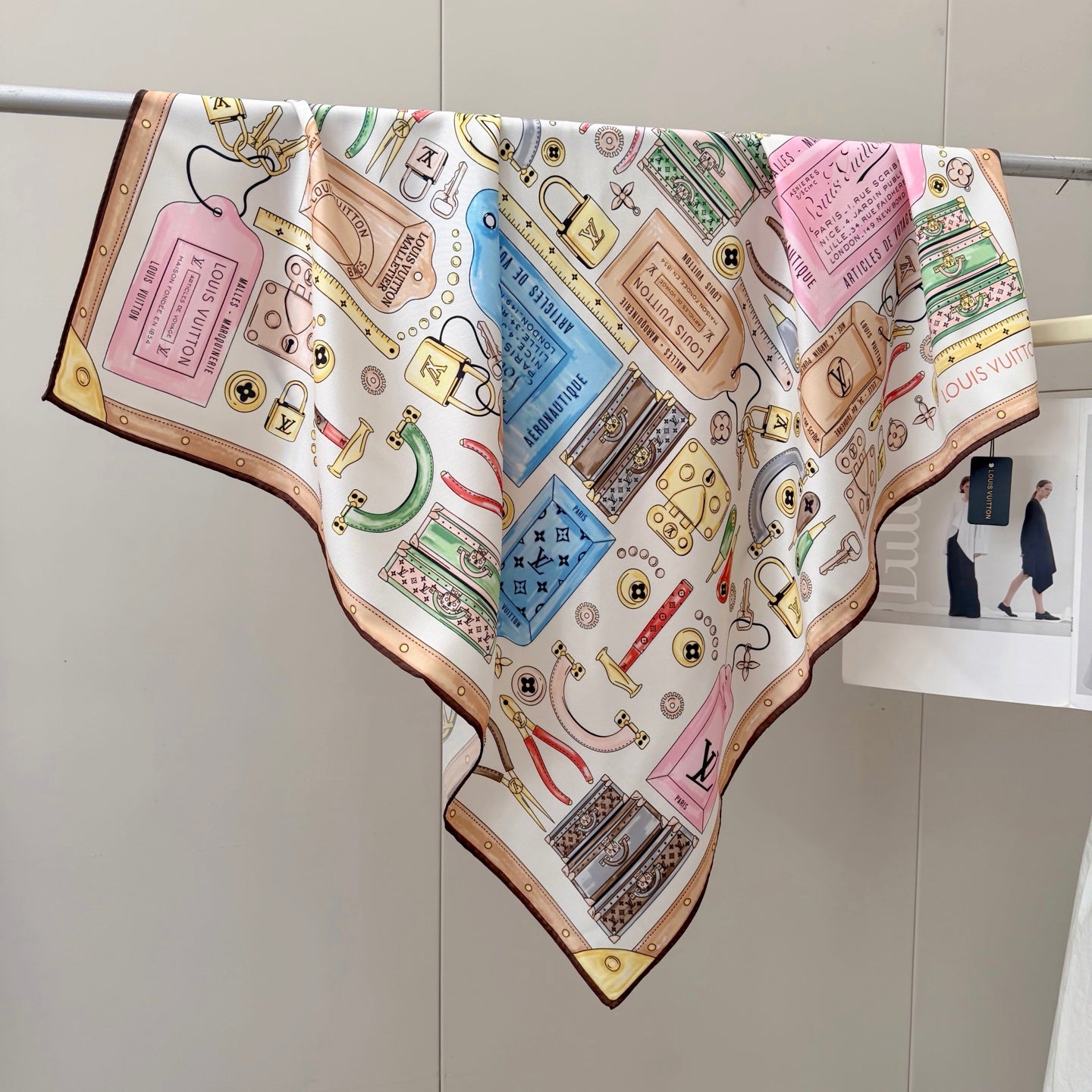 Stylish Four-Leaf Clover &amp; Letter Pattern Silk Scarf