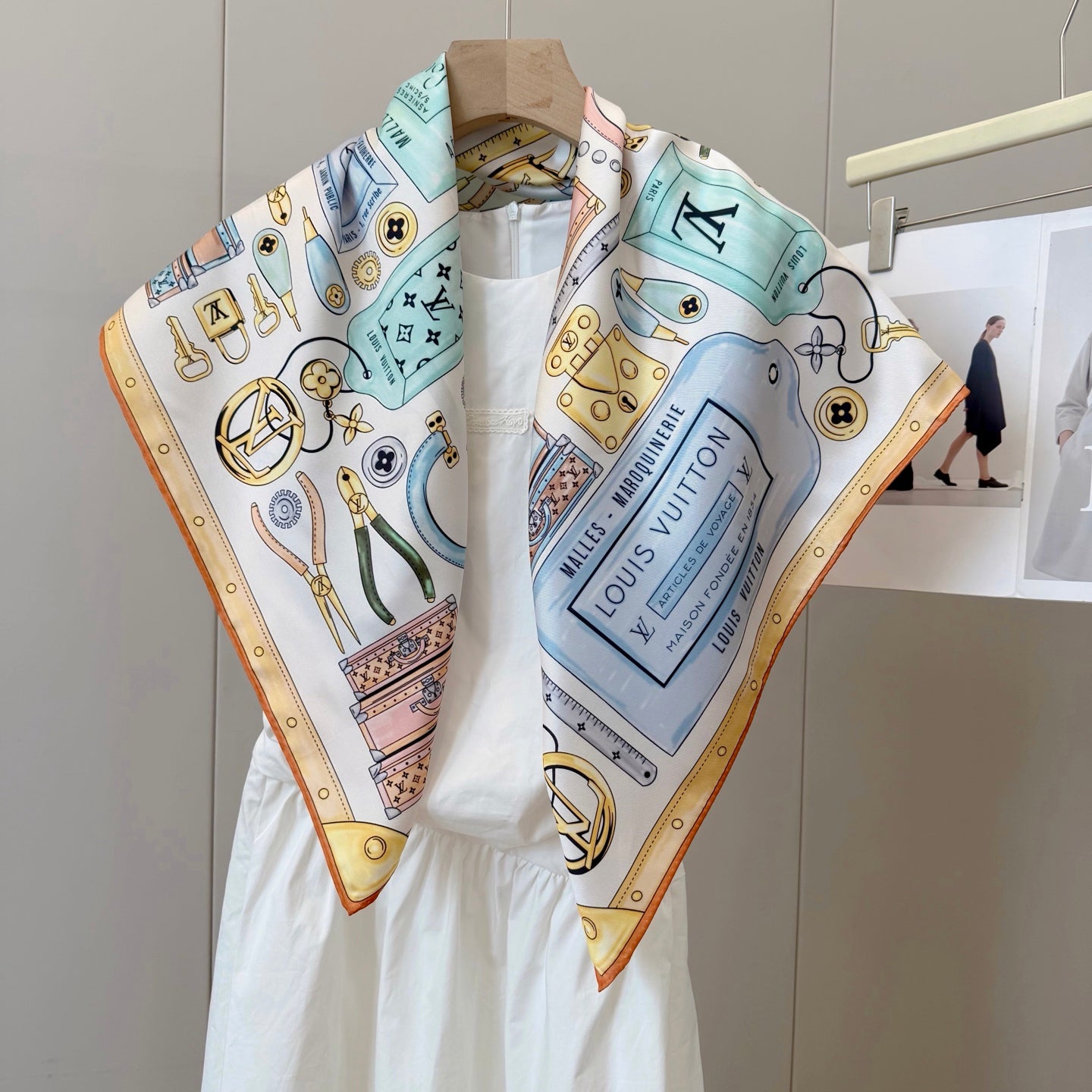 Stylish Four-Leaf Clover &amp; Letter Pattern Silk Scarf