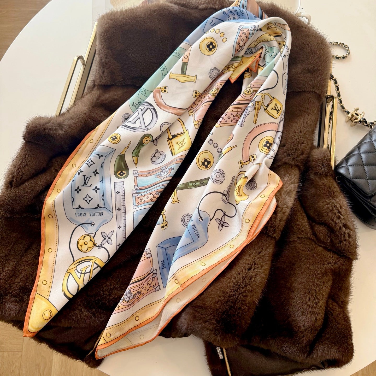 Stylish Four-Leaf Clover &amp; Letter Pattern Silk Scarf